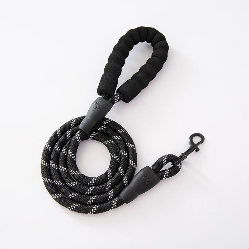 Anti-escape Reflective Pet Leash For Outdoor Use image 3