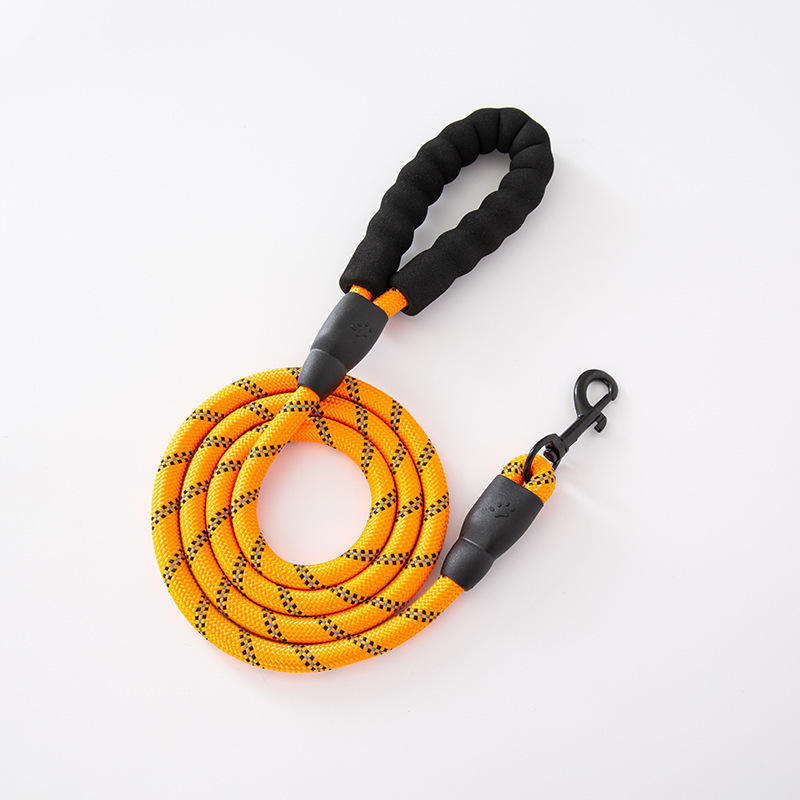 Anti-escape Reflective Pet Leash For Outdoor Use image 2